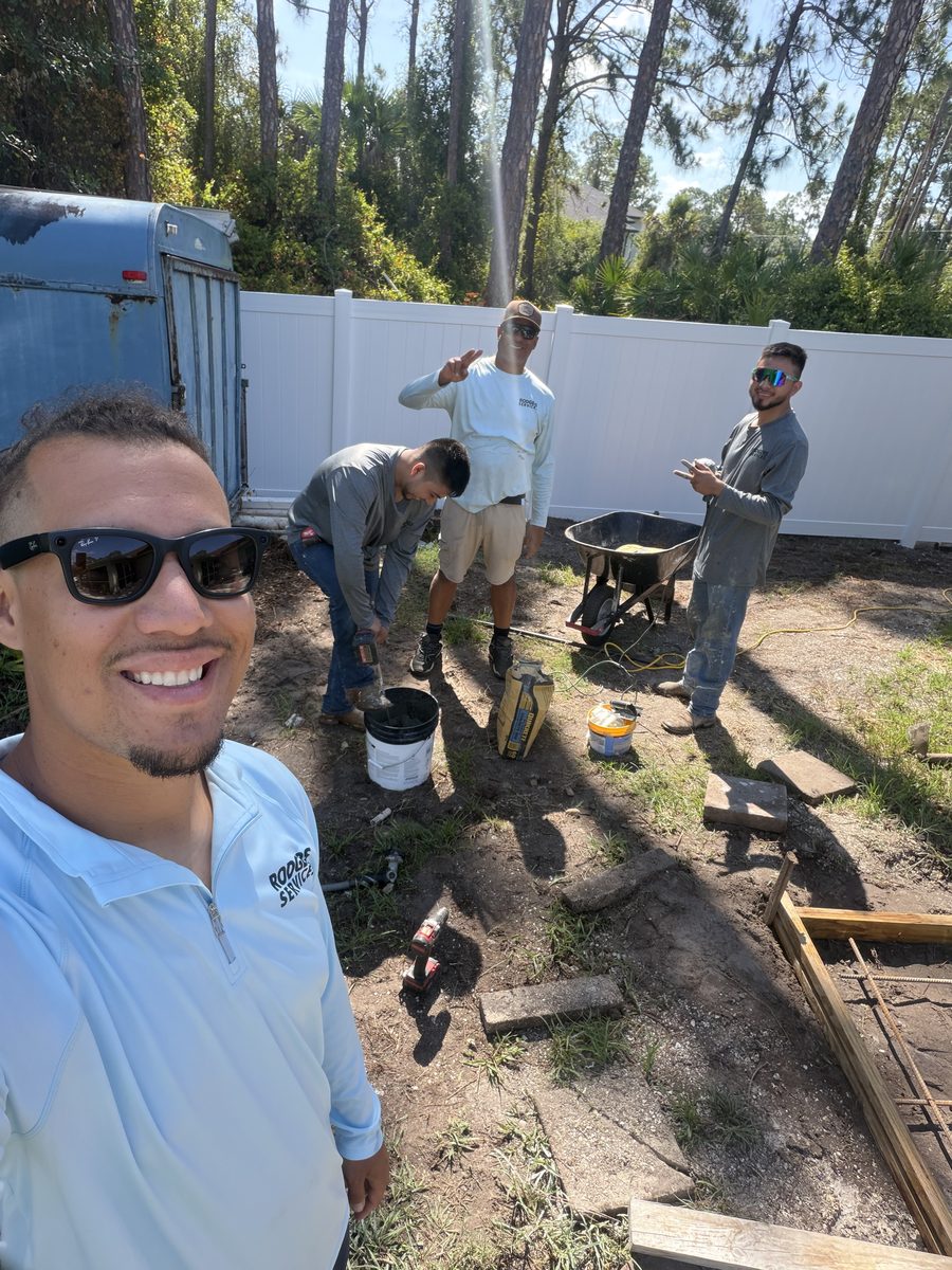 The Rodgers Services fencing crew on the job